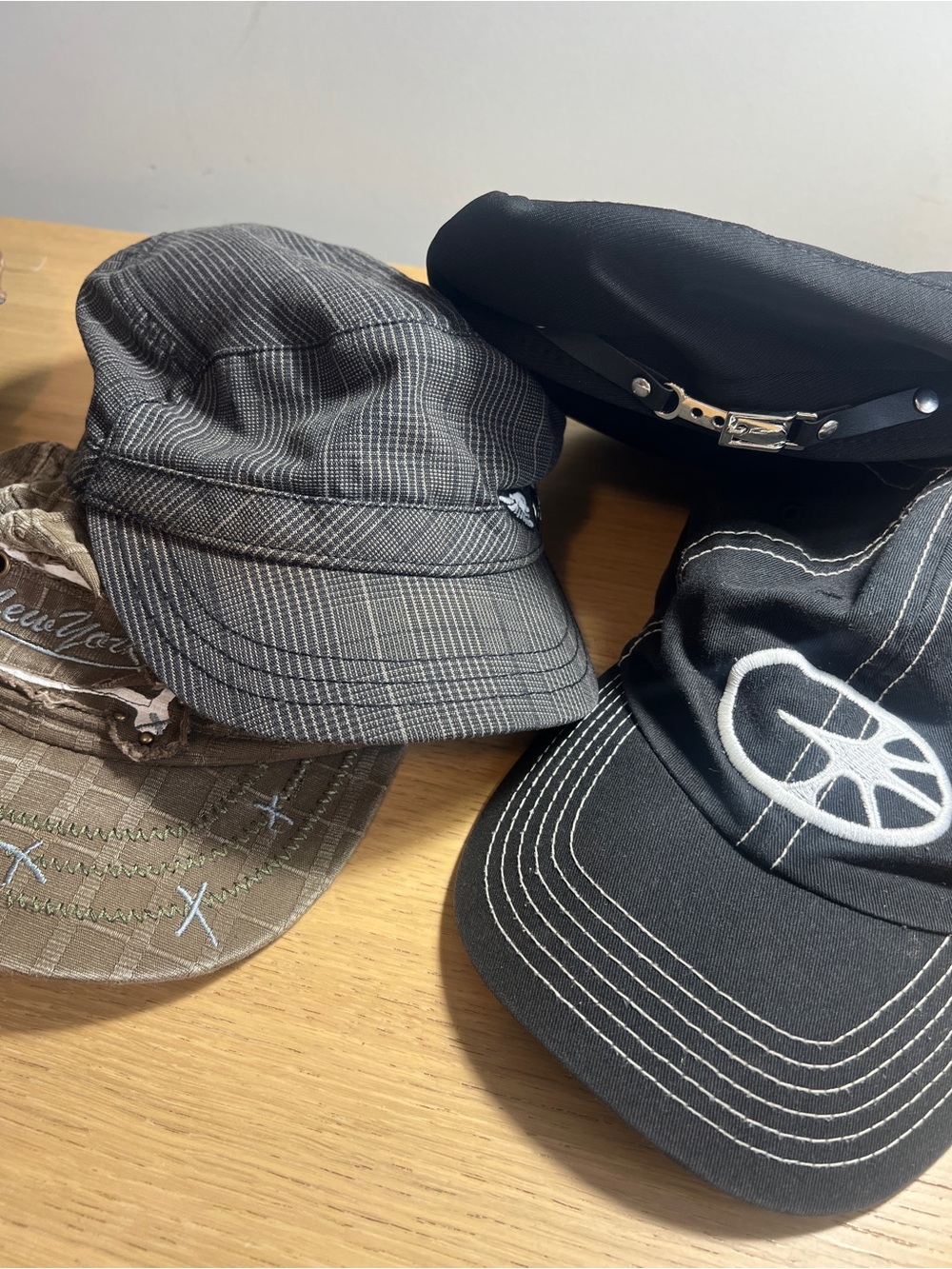 VTG Y2K Grunge Streetwear Hat Bundle - 4 Pc Lot (Cadet, Fiddler, Graphic Caps)